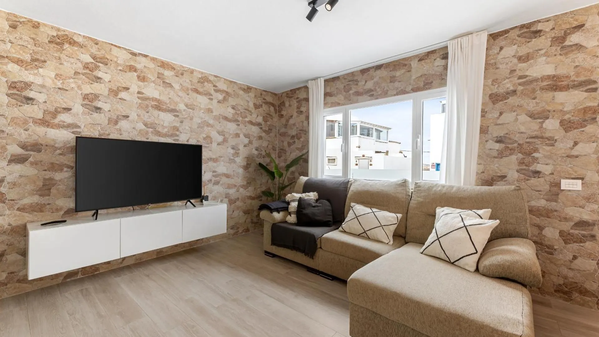 Home2Book Stylish Apt Caleta De Caballo, Terrace
