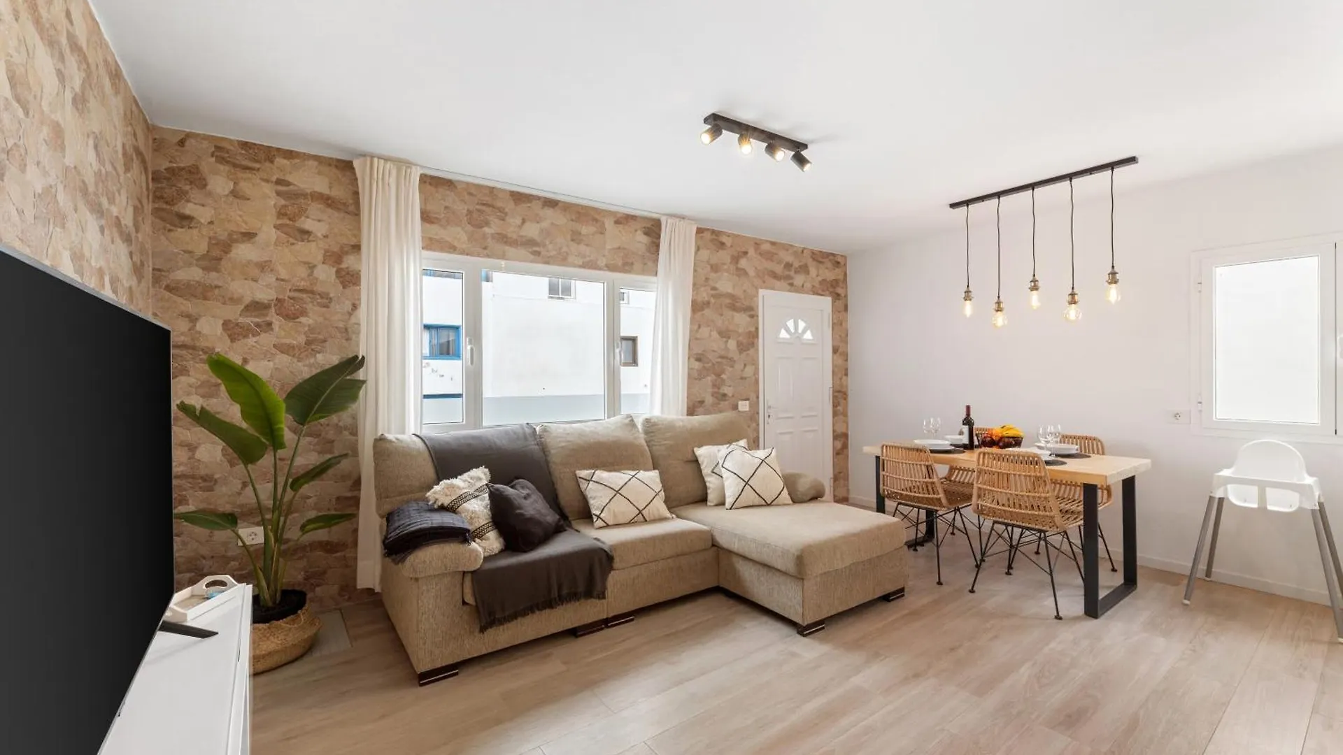 Home2Book Stylish Apt Caleta De Caballo, Terrace location